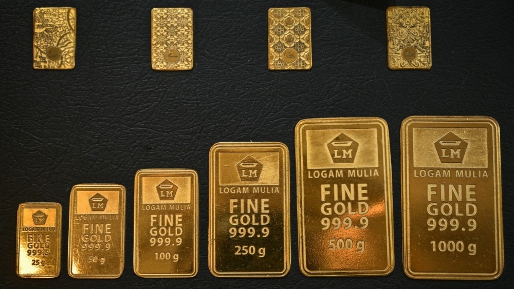 Gold rebounds as investors seek safety, but domestic demand divides